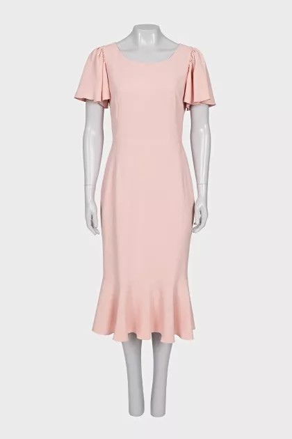 Fitted dress with a flounce at the bottom