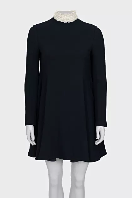Wool dress with lace collar