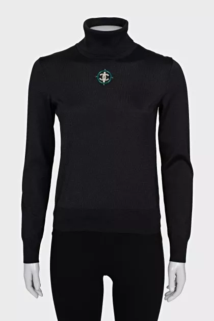 Golf decorated with a brooch with a logo