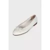 Leather ballet flats decorated with a bow