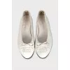 Leather ballet flats decorated with a bow