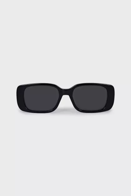 Sunglasses with volumetric logo on the temples