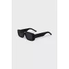 Sunglasses with volumetric logo on the temples