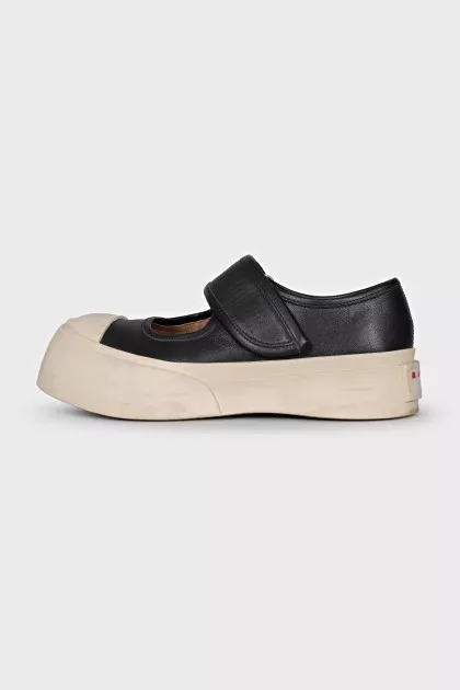 Leather shoes with velcro