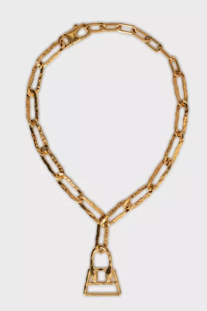 Gold necklace with pendant