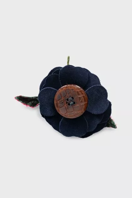 Brooch in the form of a flower made of textile