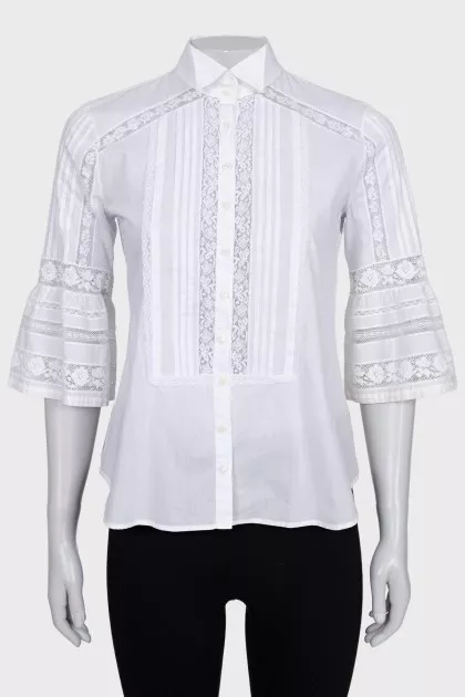 Shirt with 3/4 sleeves decorated with lace
