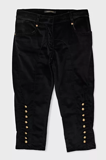 Cropped trousers with gold buttons