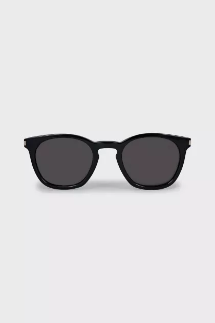 Black tinted sunglasses