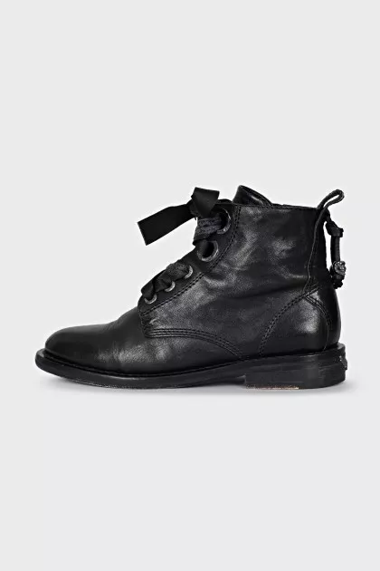 Leather boots with zip and laces