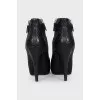 Quilted ankle boots with zip
