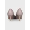 VLogo leather shoes