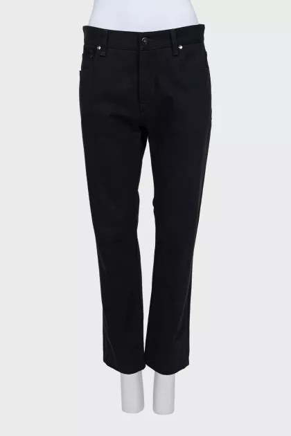 Straight jeans with a decorated pocket