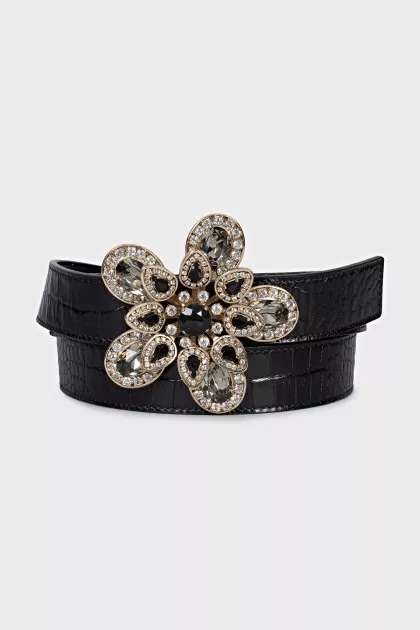 Leather belt with a buckle decorated with crystals