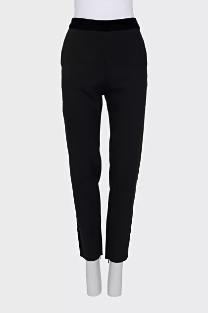 Black trousers with a zipper