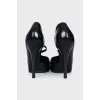 Black shoes with a shaped cutout