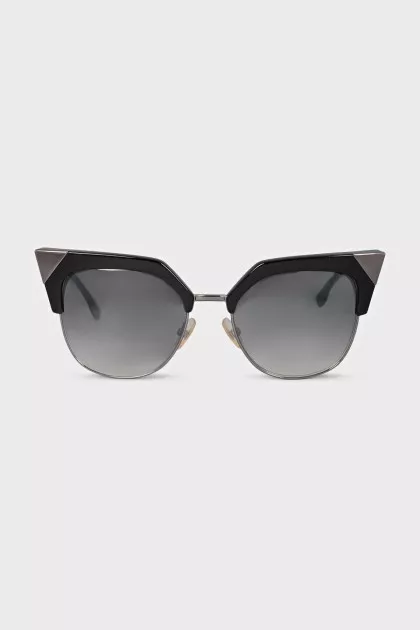 Browline sunglasses with shaped temples