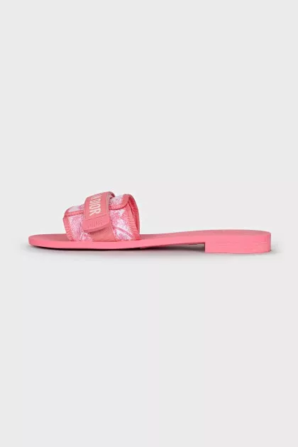 Flip-flops with the Dio(r)evolution brand logo