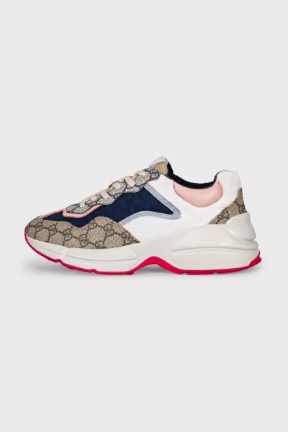 Sneakers with the Rhyton signature print