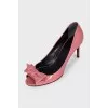 Patent leather shoes with a bow and open toe