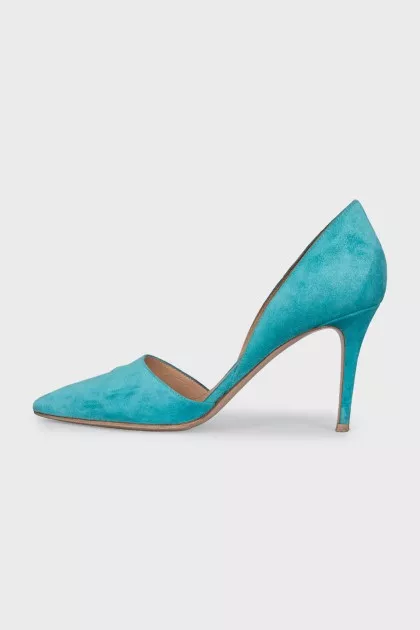Light blue suede pumps