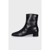 Leather boots with a zipper