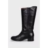 Leather boots without fastening