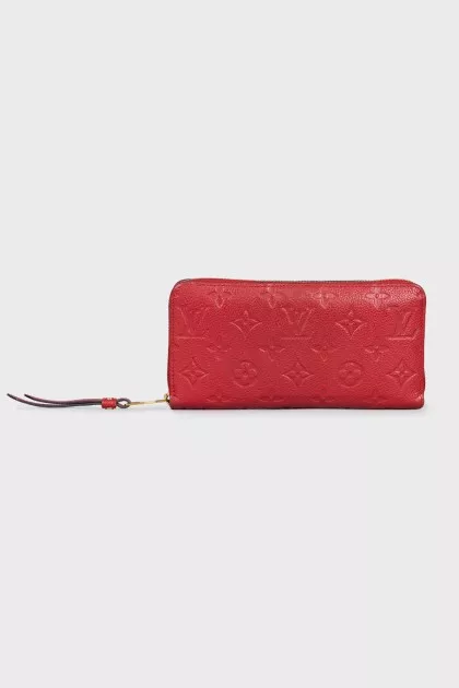 Leather wallet with branded embossing