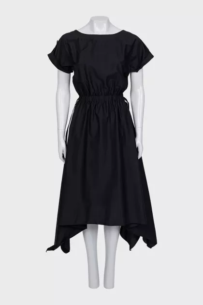 Fitted dress with decorative buttons