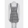 Fitted dress with a zipper and a square neckline