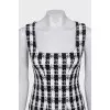 Fitted dress with a zipper and a square neckline