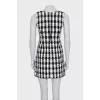 Fitted dress with a zipper and a square neckline