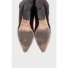 Red pointed-toe boots