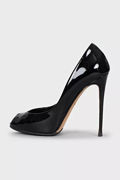 Black patent leather open-toe shoes