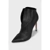 Pointed-toe ankle boots