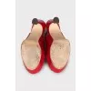 Red leather sandals with a figured heel