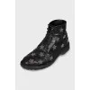 Leather boots with star print