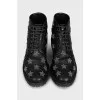 Leather boots with star print