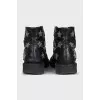 Leather boots with star print