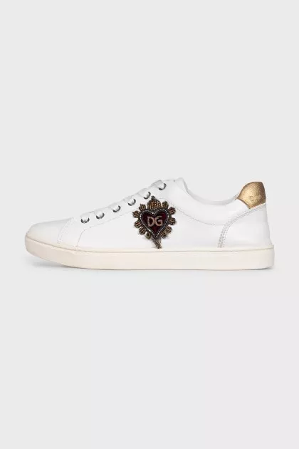 Men's leather sneakers decorated with patches