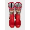 Rubber boots with a bright print