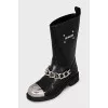 Patent leather boots decorated with a chain