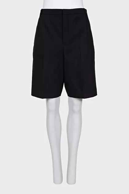 Straight-cut wool shorts with pockets