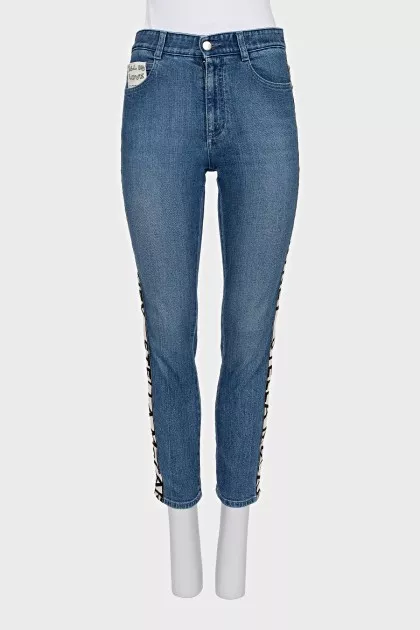 Skinny jeans with a signature logo on the side