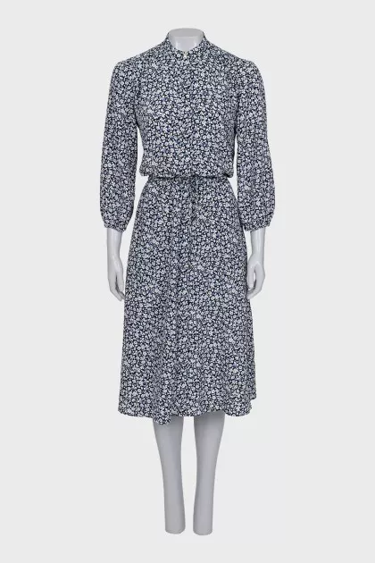 Fitted dress with buttons