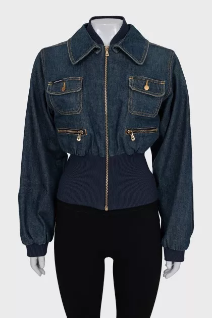 Fitted denim jacket with pockets