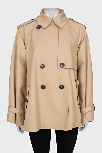 A short, loose-fitting coat