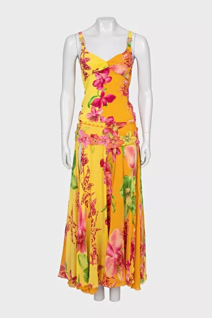 A suit consisting of a top and a skirt decorated with flowers