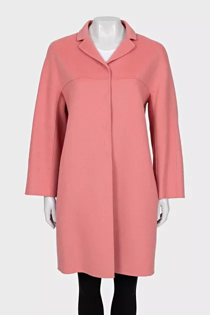 Loose-fitting wool coat with buttons