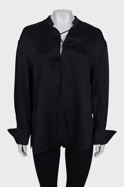 Straight-cut blouse with laces